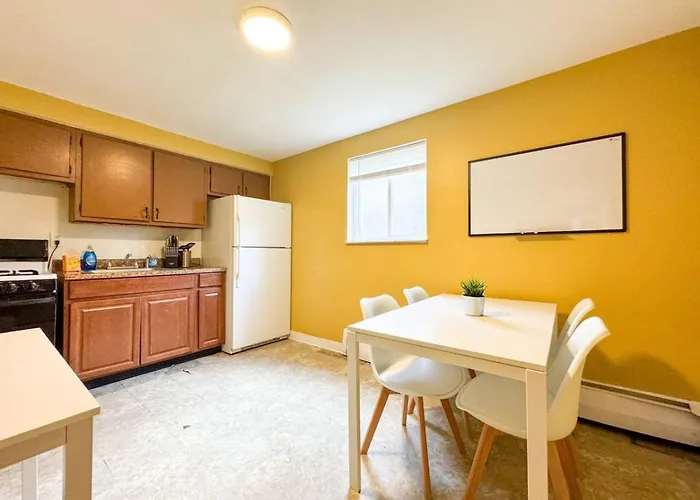 Holiday home 8 Large With 12 Bedrooms And Parking And Wifi Pittsburgh