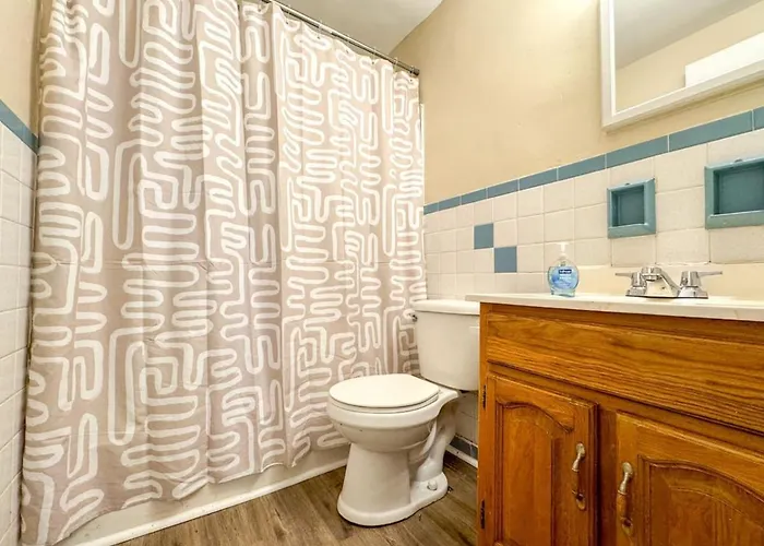 8 Large With 12 Bedrooms And Parking And Wifi *