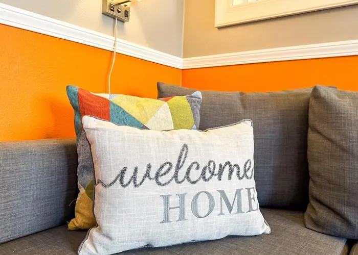 8 Large With 12 Bedrooms And Parking And Wifi * Pittsburgh