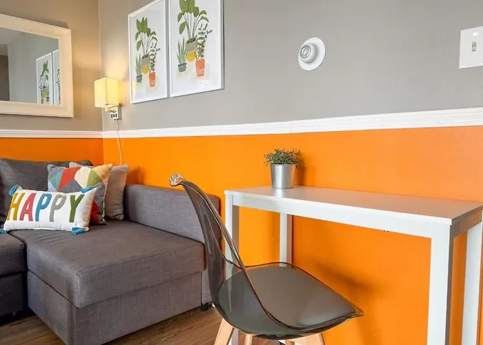 8 Large With 12 Bedrooms And Parking And Wifi *