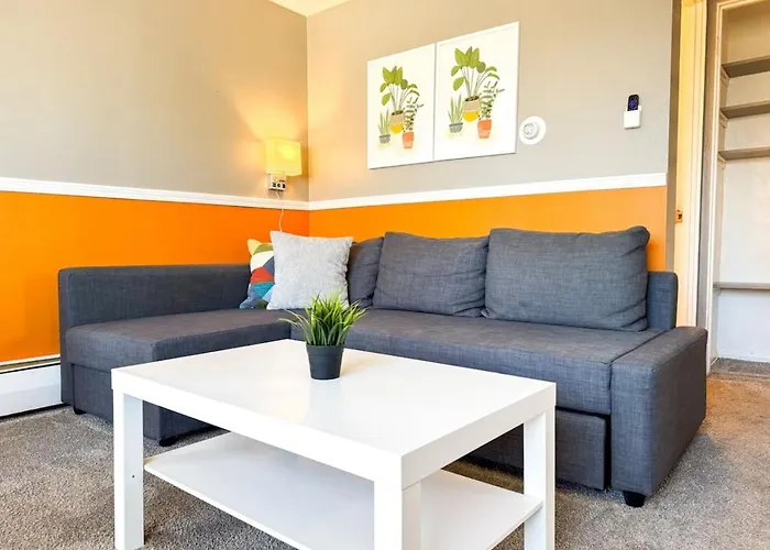 Holiday home 8 Large With 12 Bedrooms And Parking And Wifi Pittsburgh