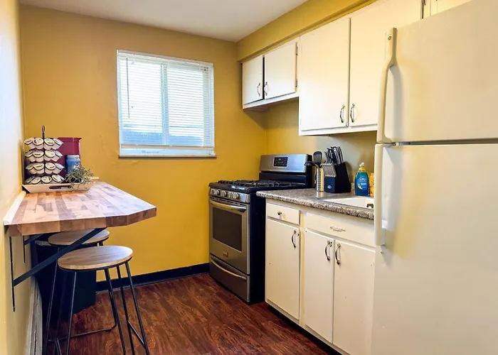 8 Large With 12 Bedrooms And Parking And Wifi * Pittsburgh