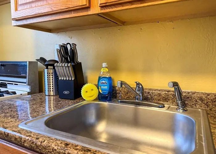 8 Large With 12 Bedrooms And Parking And Wifi Holiday home Pittsburgh