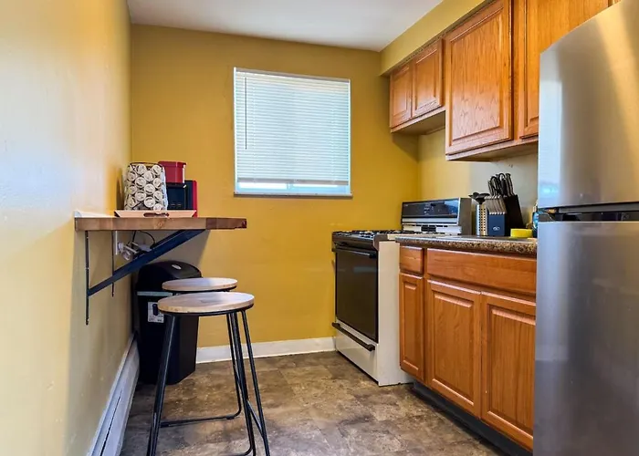 8 Large With 12 Bedrooms And Parking And Wifi * Pittsburgh