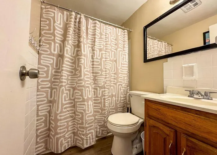 8 Large With 12 Bedrooms And Parking And Wifi Holiday home Pittsburgh