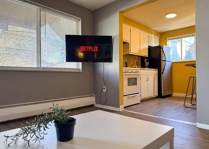 8 Large With 12 Bedrooms And Parking And Wifi * Pittsburgh