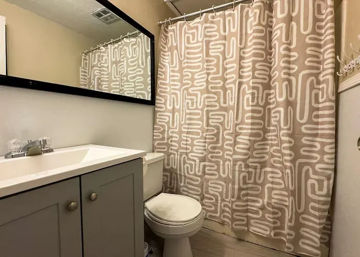 8 Large With 12 Bedrooms And Parking And Wifi Holiday home Pittsburgh