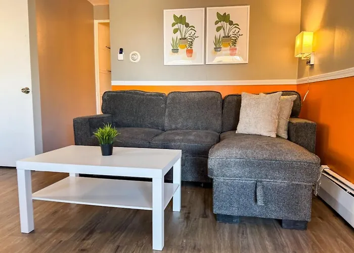8 Large With 12 Bedrooms And Parking And Wifi Holiday home Pittsburgh