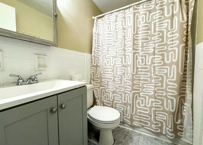 8 Large With 12 Bedrooms And Parking And Wifi *