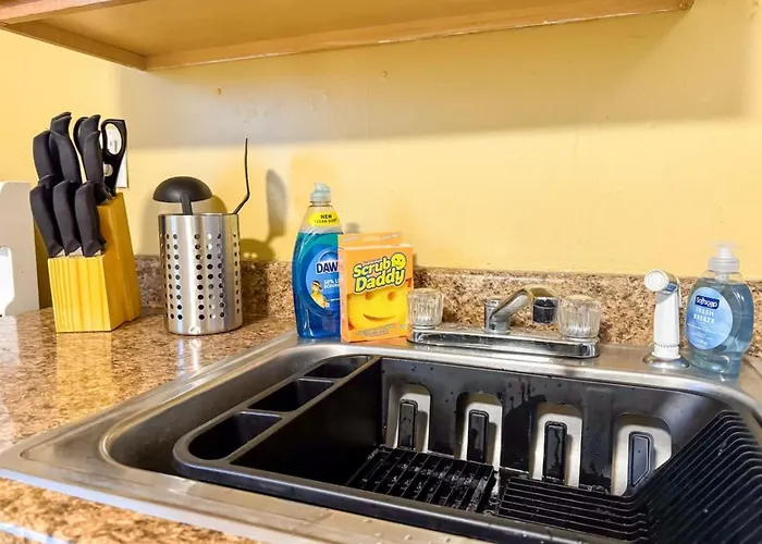 8 Large With 12 Bedrooms And Parking And Wifi * Pittsburgh