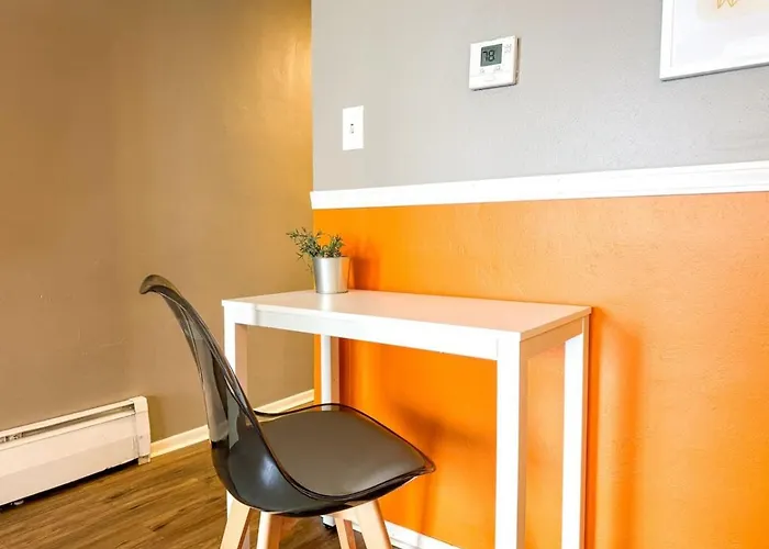 8 Large With 12 Bedrooms And Parking And Wifi *