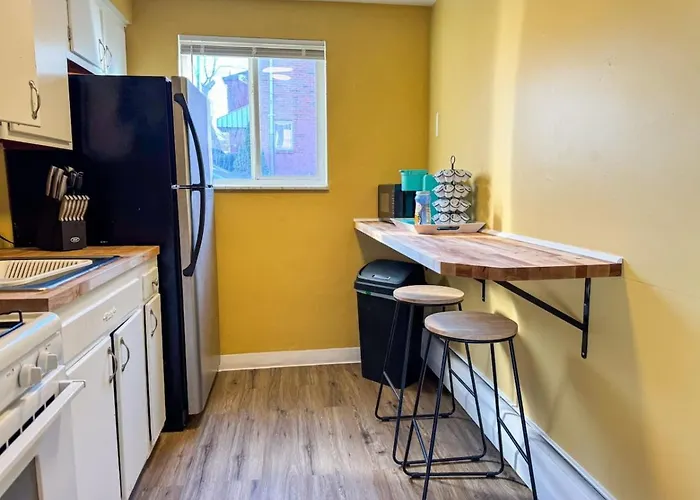 Holiday home 8 Large With 12 Bedrooms And Parking And Wifi Pittsburgh